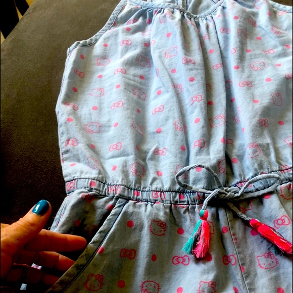 Slightly used Hello Kitty Jumper - Picture 4 of 6